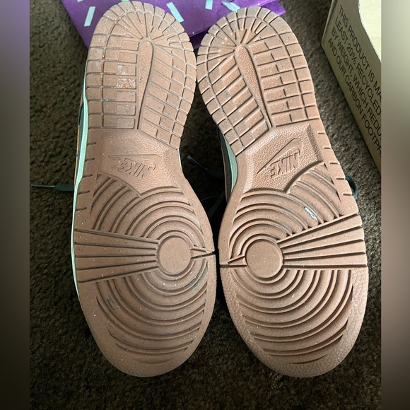 NIKE DUNK LOW SE (GS) , SIZE 6Y , SEQUOIA/ORANGE-MEDIUM OLIVE , gently worn - Picture 7 of 9